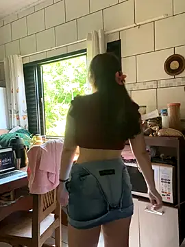 Snapshot of Bininhas2 chatting on October 22, 2025, 5:56 pm Bininhas2 online show from October 22, 2025, 5:56 pm