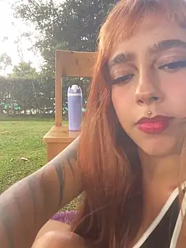 Snapshot of AliceMrtnz chatting on November 19, 2025, 7:14 pm AliceMrtnz online show from November 19, 2025, 7:14 pm