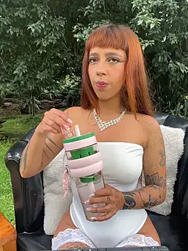 AliceMrtnz online show from April 18, 2026, 4:53 pm