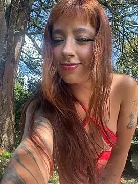 Snapshot of AliceMrtnz chatting on January 14, 2026, 4:54 pm AliceMrtnz online show from January 14, 2026, 4:54 pm