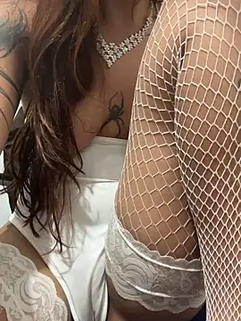 AliceMrtnz online show from April 18, 2026, 7:58 pm