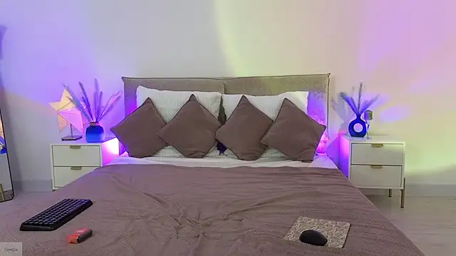 Snapshot of Jules_night chatting on November 17, 2025, 9:41 pm Jules night online show from November 17, 2025, 9:41 pm