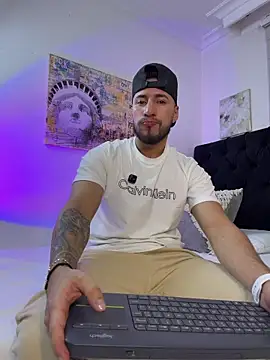 Thiago Hill online show from April 4, 2026, 5:14 am