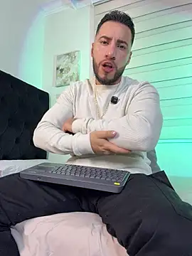 Snapshot of Thiago_Hill chatting on February 11, 2026, 1:49 am Thiago Hill online show from February 11, 2026, 1:49 am