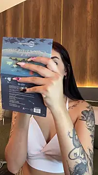 Snapshot of AliceRitter chatting on October 20, 2025, 6:19 pm AliceRitter online show from October 20, 2025, 6:19 pm