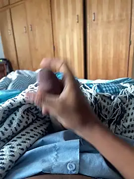 Snapshot of CreamyOff45 chatting on March 17, 2026, 5:32 am CreamyOff45 online show from March 17, 2026, 5:32 am