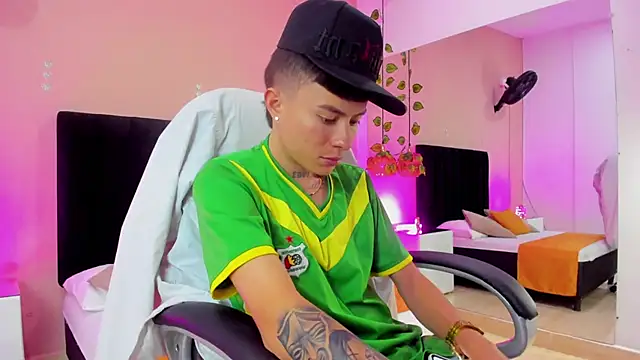 Nascary Fox online show from November 28, 2025, 7:25 pm