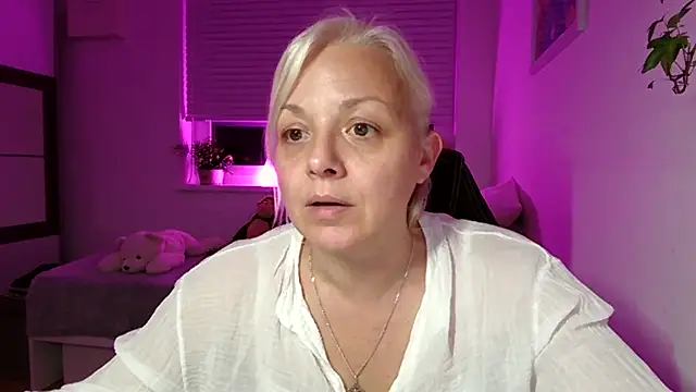 Snapshot of Linsy_Kim chatting on November 14, 2025, 6:44 pm Linsy Kim online show from November 14, 2025, 6:44 pm