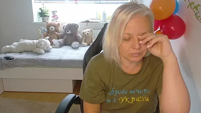 Snapshot of Linsy_Kim chatting on December 15, 2025, 9:26 am Linsy Kim online show from December 15, 2025, 9:26 am