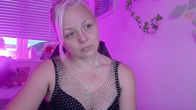 Snapshot of Linsy_Kim chatting on December 4, 2025, 6:45 am Linsy Kim online show from December 4, 2025, 6:45 am