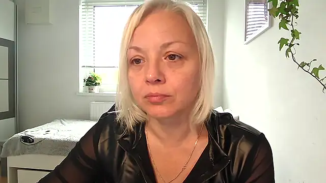 Snapshot of Linsy_Kim chatting on October 28, 2025, 7:40 am Linsy Kim online show from October 28, 2025, 7:40 am