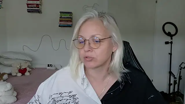 Linsy Kim online show from April 1, 2026, 9:54 am