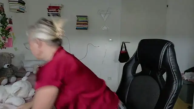 Linsy Kim online show from April 15, 2026, 1:59 pm