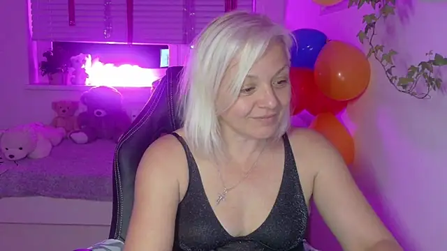 Linsy Kim online show from December 19, 2025, 8:33 pm