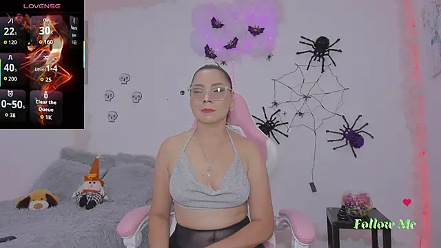 milfAaura online show from October 25, 2025, 3:17 am