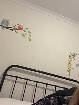 imyourgoodgirl69 online show from September 22, 2025, 12:44 pm