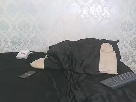 leandro477 online show from November 30, 2025, 5:03 pm