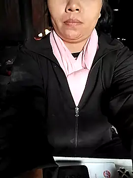 venu00 online show from December 2, 2025, 2:56 am