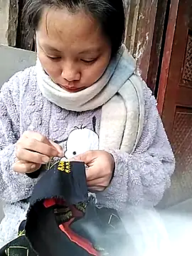 venu00 online show from March 13, 2026, 3:22 am