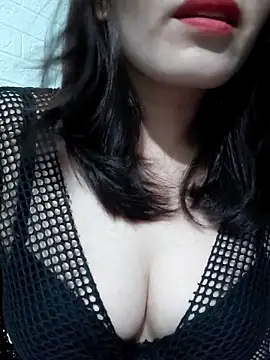 Snapshot of Singlemom69x chatting on May 9, 2026, 1:36 pm Singlemom69x online show from May 9, 2026, 1:36 pm