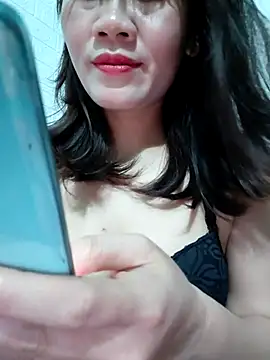 Snapshot of Singlemom69x chatting on June 5, 2026, 2:49 am Singlemom69x online show from June 5, 2026, 2:49 am