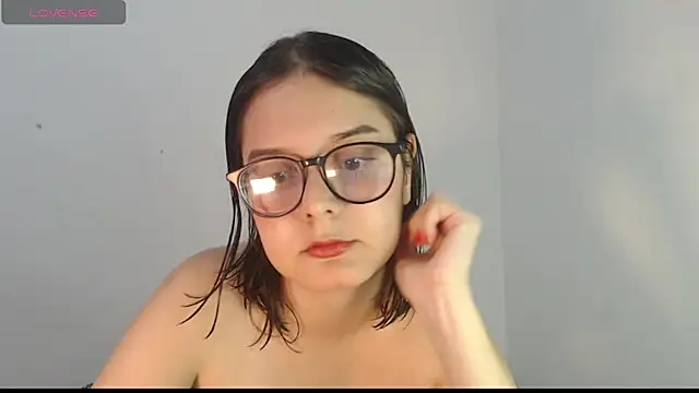 MadieLorez online show from September 9, 2025, 9:35 pm