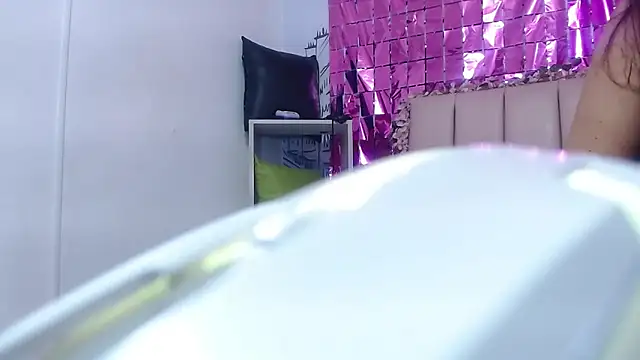 Snapshot of Caroll_Stone chatting on October 24, 2025, 1:54 pm Caroll Stone online show from October 24, 2025, 1:54 pm