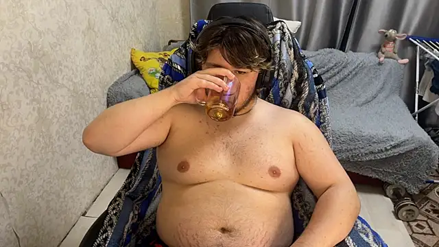 Snapshot of desiredude9 chatting on September 18, 2025, 6:33 pm desiredude9 online show from September 18, 2025, 6:33 pm