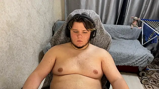 Snapshot of desiredude9 chatting on September 12, 2025, 6:40 pm desiredude9 online show from September 12, 2025, 6:40 pm