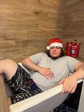 Snapshot of desiredude9 chatting on December 21, 2025, 5:36 pm desiredude9 online show from December 21, 2025, 5:36 pm