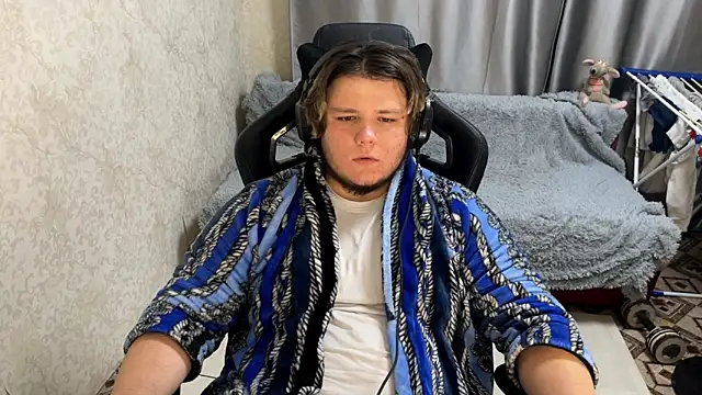 Snapshot of desiredude9 chatting on September 14, 2025, 5:13 pm desiredude9 online show from September 14, 2025, 5:13 pm