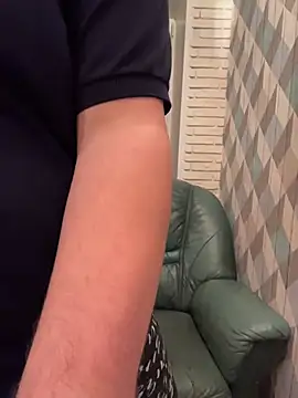 Snapshot of desiredude9 chatting on November 16, 2025, 7:29 pm desiredude9 online show from November 16, 2025, 7:29 pm