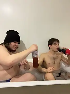 Snapshot of desiredude9 chatting on February 25, 2026, 5:35 pm desiredude9 online show from February 25, 2026, 5:35 pm