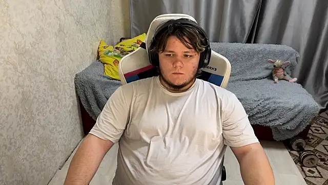 Snapshot of desiredude9 chatting on September 19, 2025, 7:29 pm desiredude9 online show from September 19, 2025, 7:29 pm