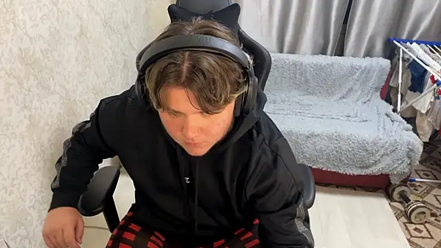 Snapshot of desiredude9 chatting on September 13, 2025, 7:03 pm desiredude9 online show from September 13, 2025, 7:03 pm