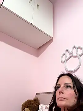 nightingale27 online show from November 16, 2025, 9:41 pm