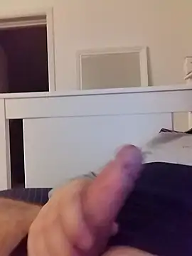 Snapshot of NewJoiner chatting on October 11, 2025, 9:49 pm NewJoiner online show from October 11, 2025, 9:49 pm