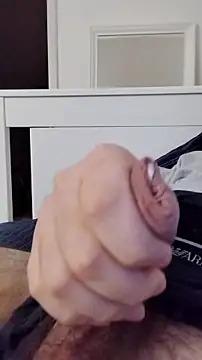 Snapshot of NewJoiner chatting on November 10, 2025, 8:36 pm NewJoiner online show from November 10, 2025, 8:36 pm