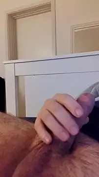 Snapshot of NewJoiner chatting on December 16, 2025, 9:41 pm NewJoiner online show from December 16, 2025, 9:41 pm