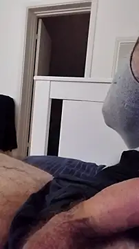 Snapshot of NewJoiner chatting on November 2, 2025, 5:40 pm NewJoiner online show from November 2, 2025, 5:40 pm