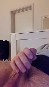 Snapshot of NewJoiner chatting on December 14, 2025, 4:01 pm NewJoiner online show from December 14, 2025, 4:01 pm