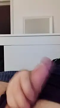 Snapshot of NewJoiner chatting on October 8, 2025, 8:42 pm NewJoiner online show from October 8, 2025, 8:42 pm