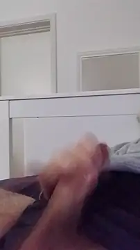 Snapshot of NewJoiner chatting on November 20, 2025, 8:31 pm NewJoiner online show from November 20, 2025, 8:31 pm