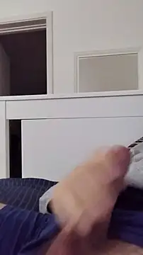 Snapshot of NewJoiner chatting on November 5, 2025, 6:11 pm NewJoiner online show from November 5, 2025, 6:11 pm