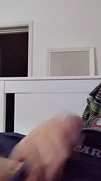 Snapshot of NewJoiner chatting on November 13, 2025, 6:23 pm NewJoiner online show from November 13, 2025, 6:23 pm