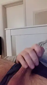 Snapshot of NewJoiner chatting on December 4, 2025, 6:29 pm NewJoiner online show from December 4, 2025, 6:29 pm