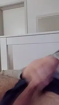 Snapshot of NewJoiner chatting on December 3, 2025, 6:40 pm NewJoiner online show from December 3, 2025, 6:40 pm