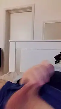 Snapshot of NewJoiner chatting on November 26, 2025, 6:19 pm NewJoiner online show from November 26, 2025, 6:19 pm