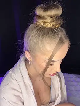 AubrieleRouj1 online show from February 5, 2026, 5:42 pm