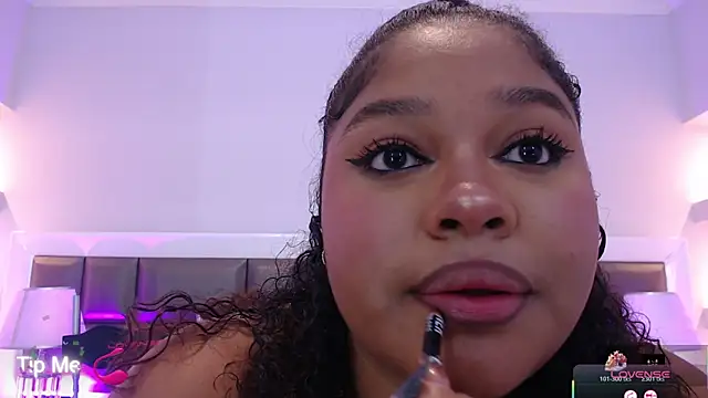 LennaEvans online show from October 25, 2025, 1:23 pm